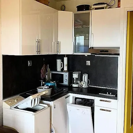 Apartment For 4 People Six-Fours-les-Plages